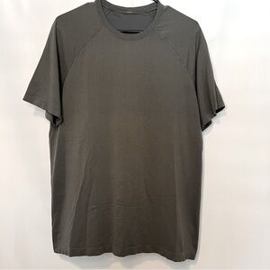 Lululemon Men’s Metal Vent SS Shirt, Grey, Size L. 0164.
